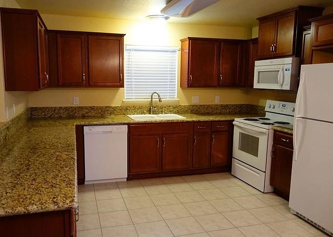 2nd image of 722 N Clovis Ave APT 184