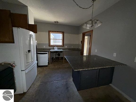 4th image of 319 E Nelson St
