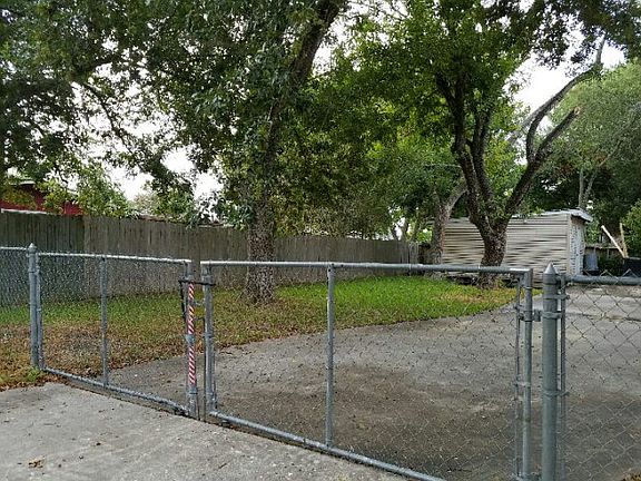 4th image of 3208 Greenwood St