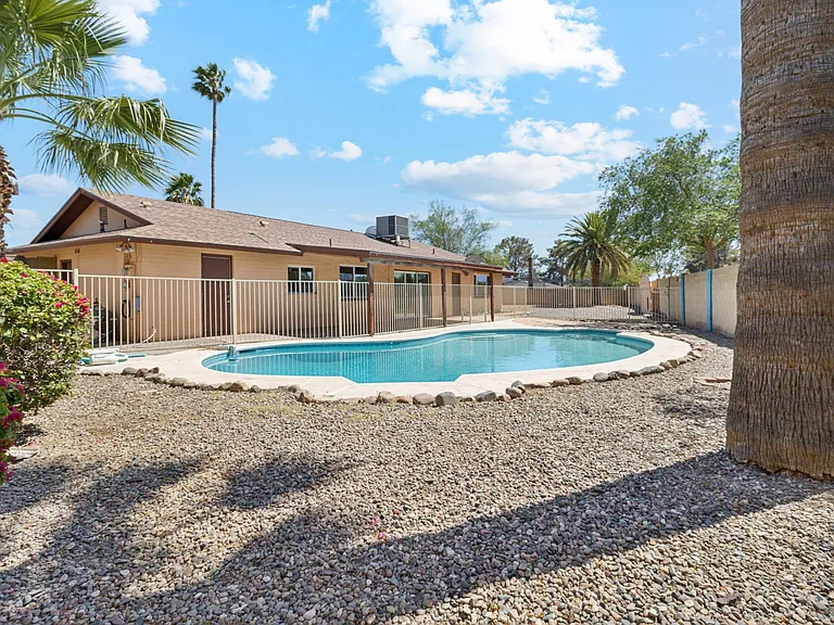 3039 W Glenn Dr — Photo 23