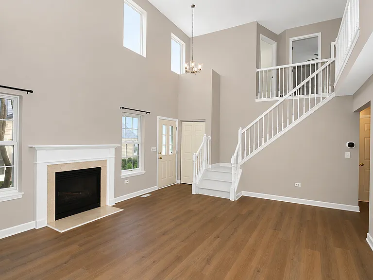 651 Lancaster Cir — Photo 6