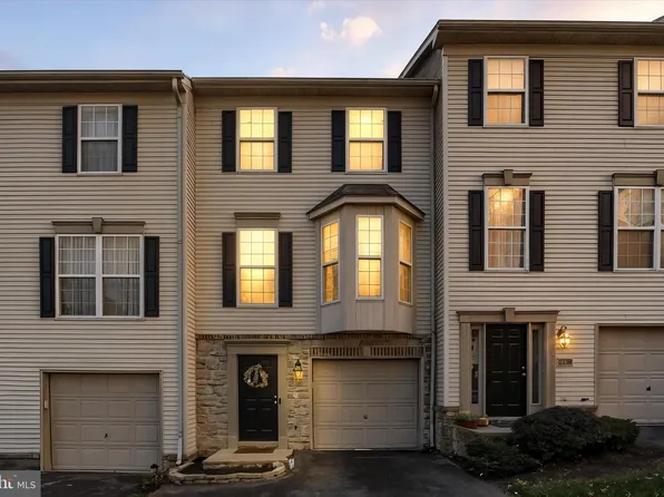 2718 Hunt Club Dr #3, York, PA 17402