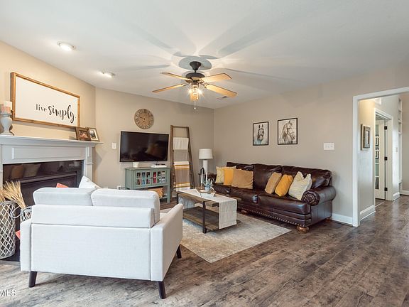 5th image of 7036 Banyon Wood Ln