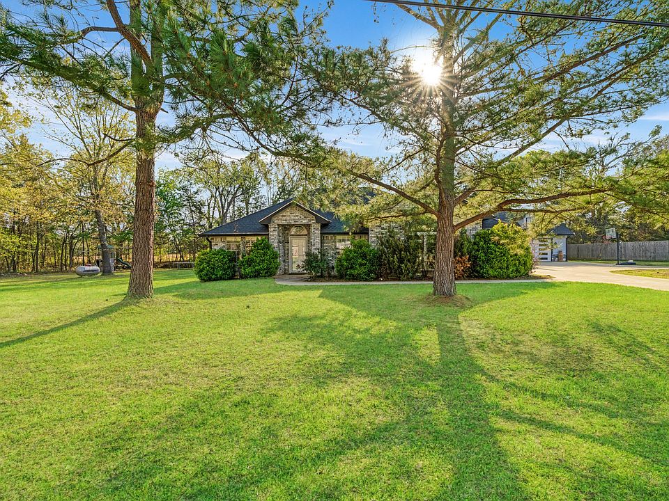 1st image of 220 Laredo Dr