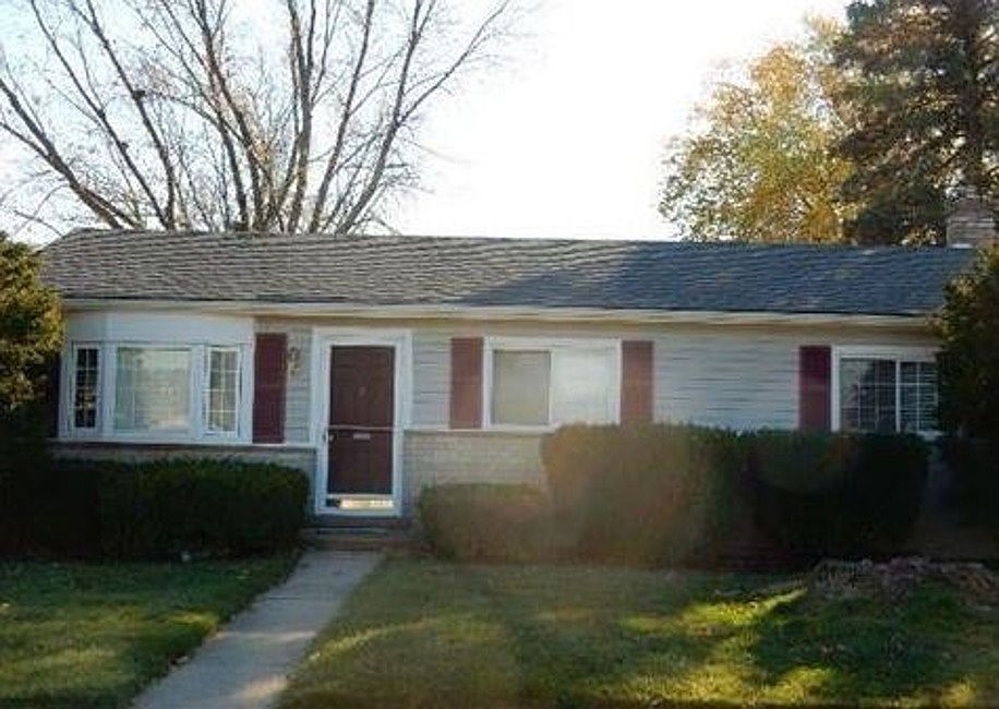 1st image of 38111 W Chicago St