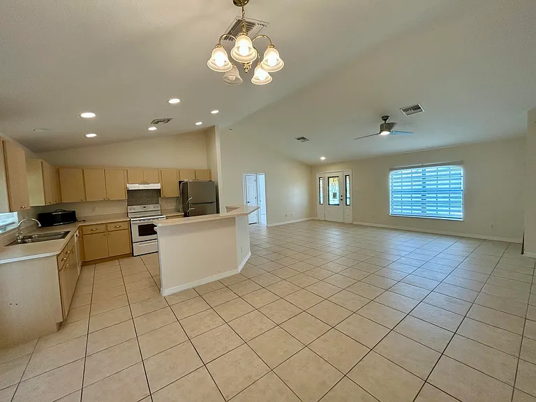328 W Sugarland Cir — Photo 11