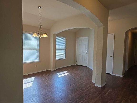 4th image of 211 Candlewood Cir