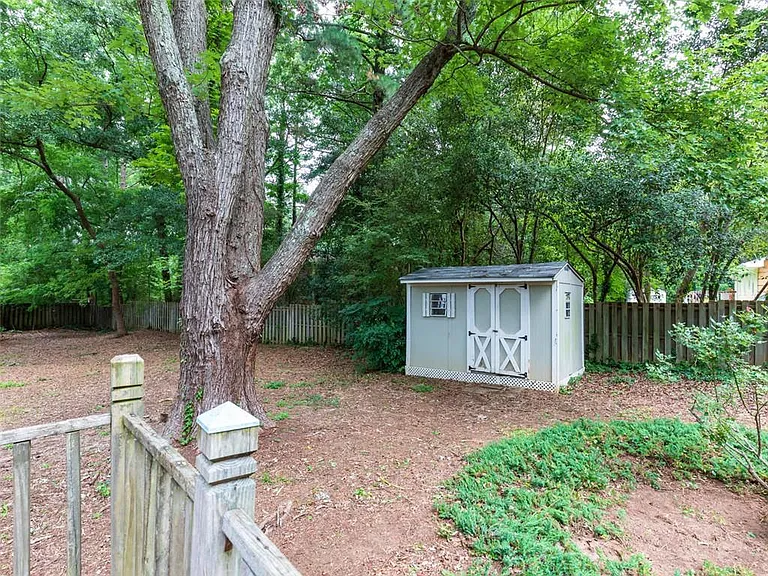1110 Grimes Bridge Rd — Photo 29