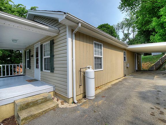 4th image of 385 Glen Ave