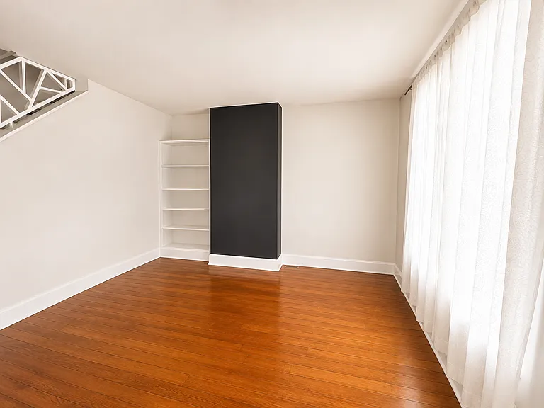 605 Naomi St — Photo 3