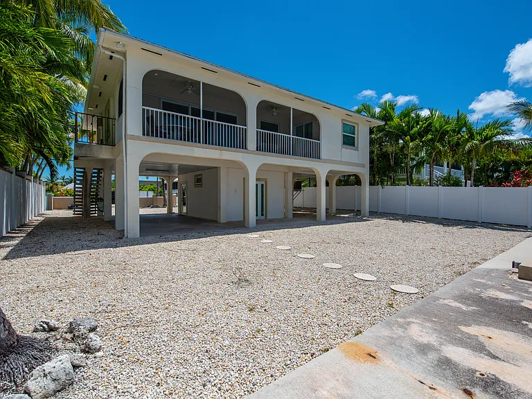 536 Caribbean Dr E — Photo 25