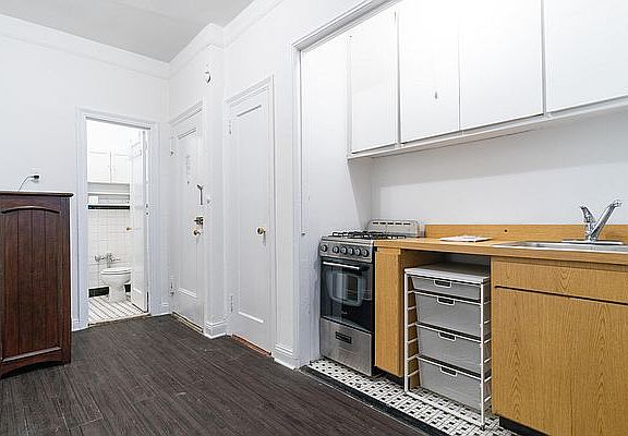 2nd image of 231 E 34th St APT 2D