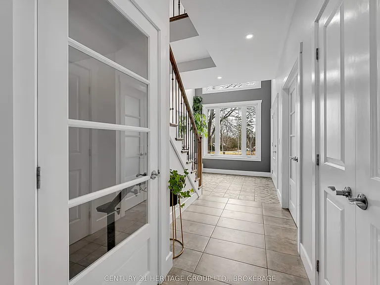 90 Aragon Rd — Photo 6