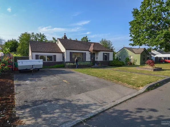 104 Maple Blvd, Wood Village, OR 97060