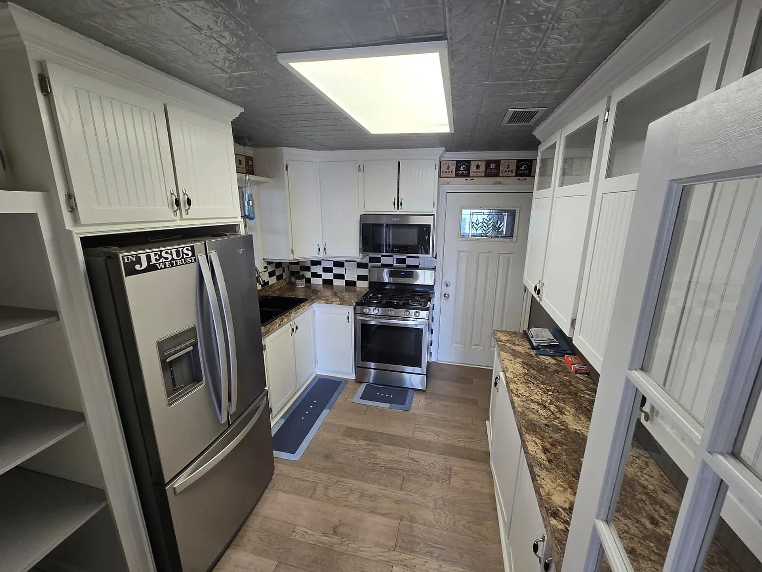 4 bed, 3.5 bath, 1800 sqft, $1,139 — Photo 2