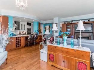 33 Ellen St #1006, Barrie, ON L4N6E9