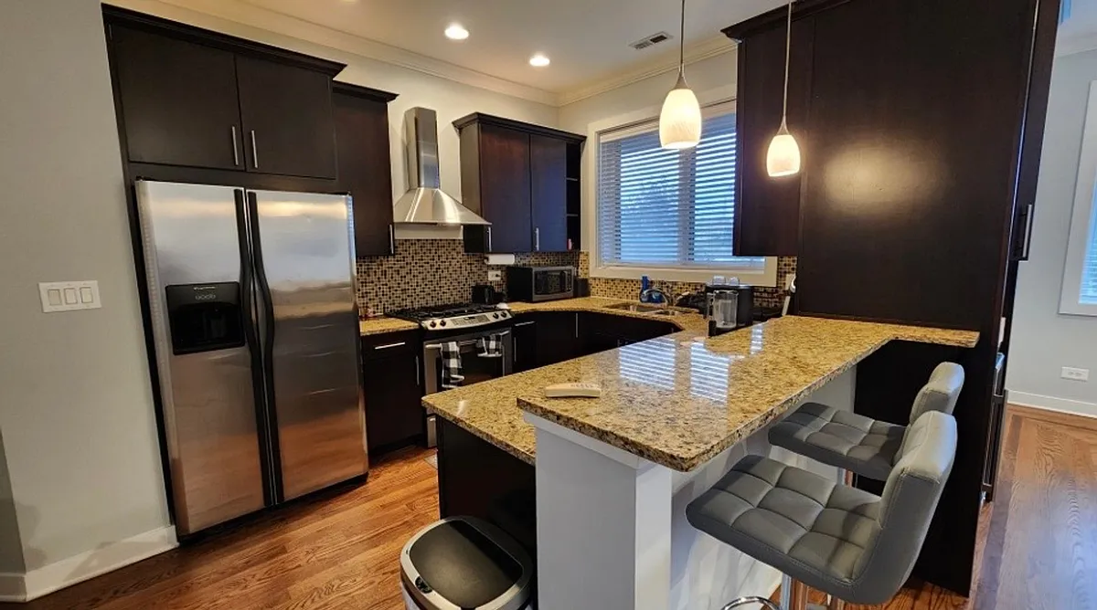 Building Photo - 2128 W Van Buren St #2
