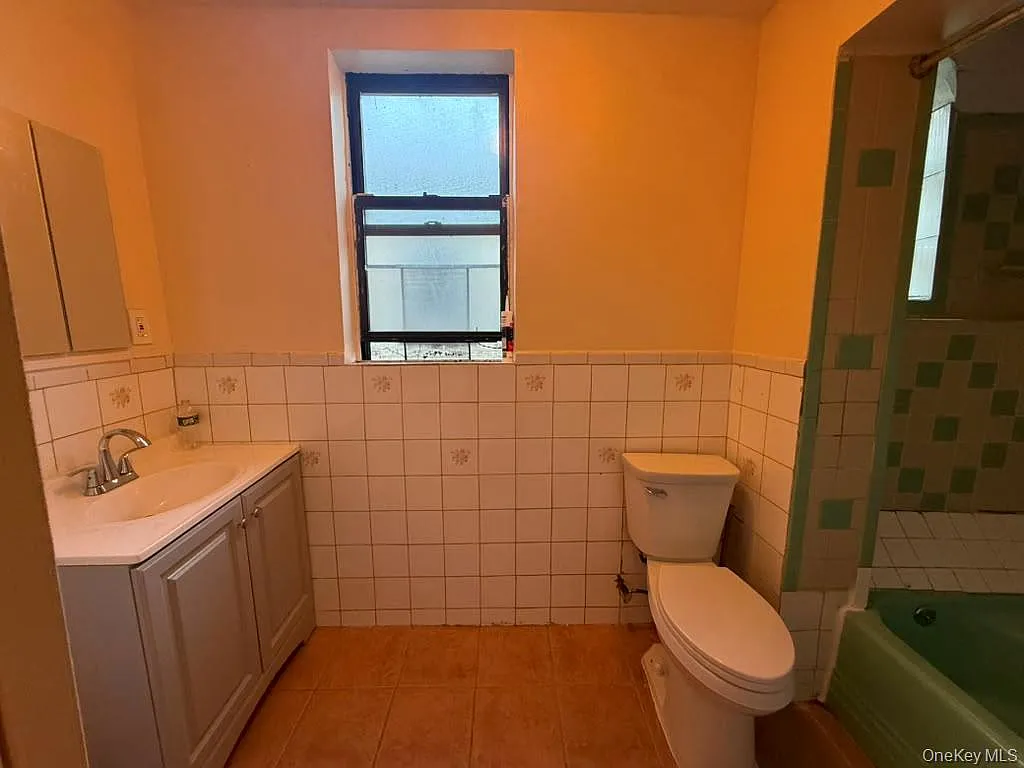 2 bed, 1.0 bath, 3312 sqft, $3,100 — Photo 3