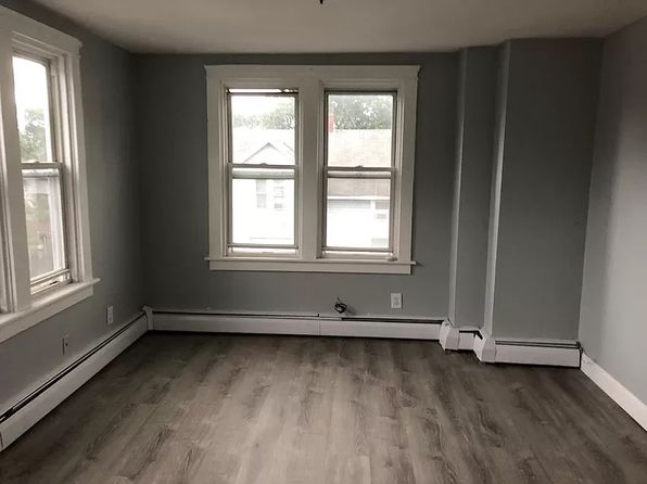 635 Fall River Ave #2B