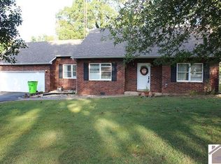 8 Crestwood Rd, Mayfield, KY 42066