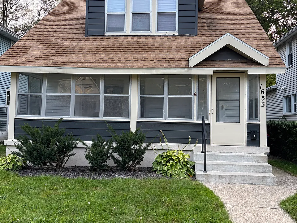 1655 Kalamazoo Ave SE