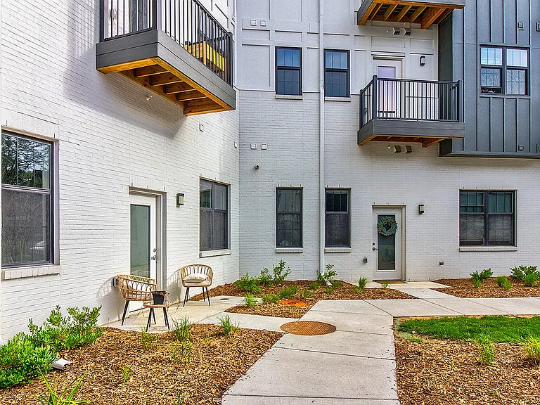 Dewey Park Apartments — Photo 13