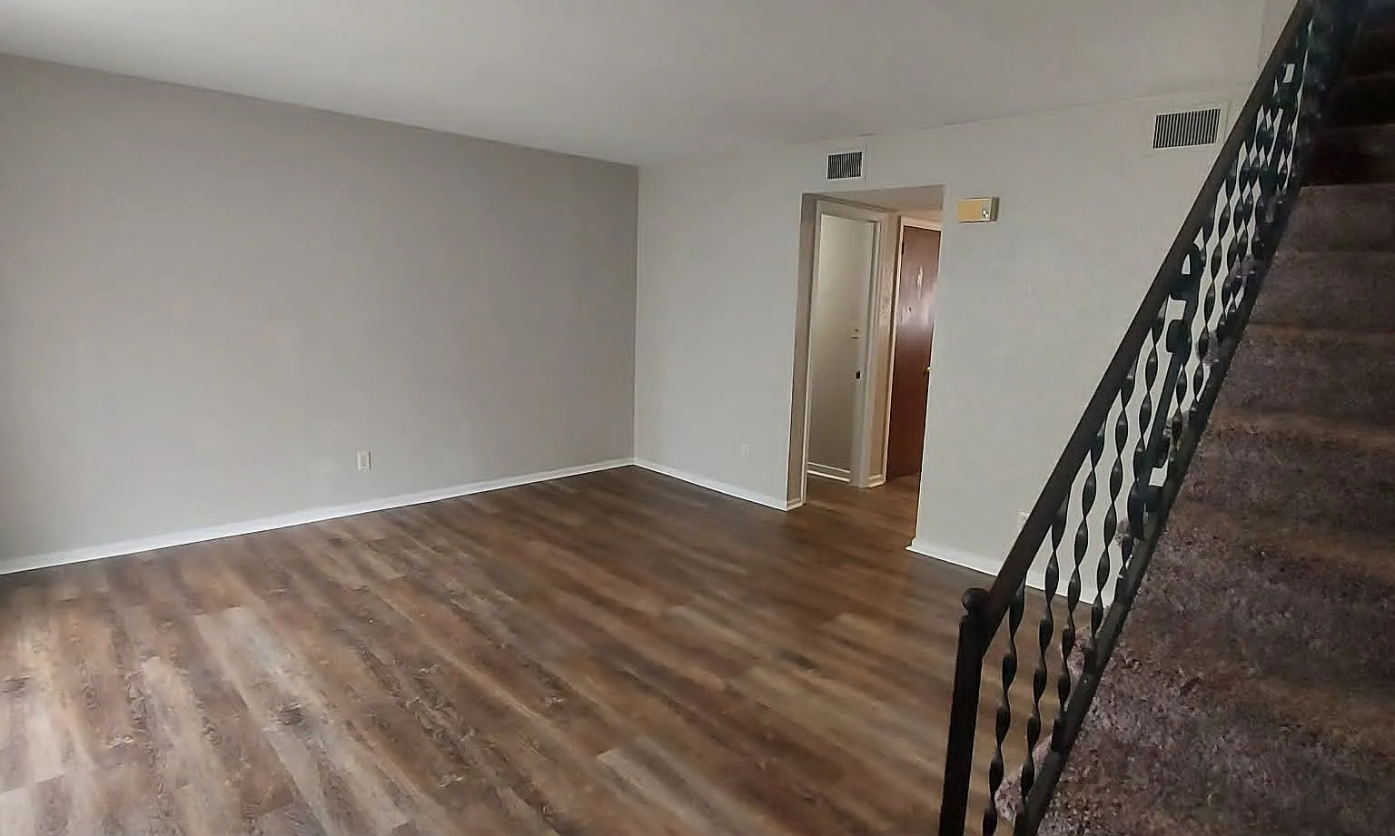 2 bed, 1.5 bath, $950 — Photo 2
