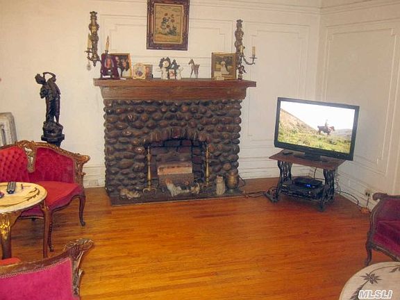 5th image of 9403 Park Ln S