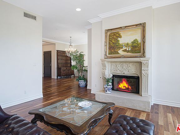 5th image of 132 S Crescent Dr APT 402