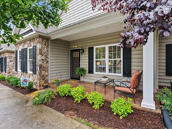 3rd image of 627 Capstone Dr