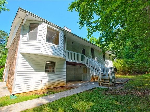 5th image of 8603 Creekview Ct