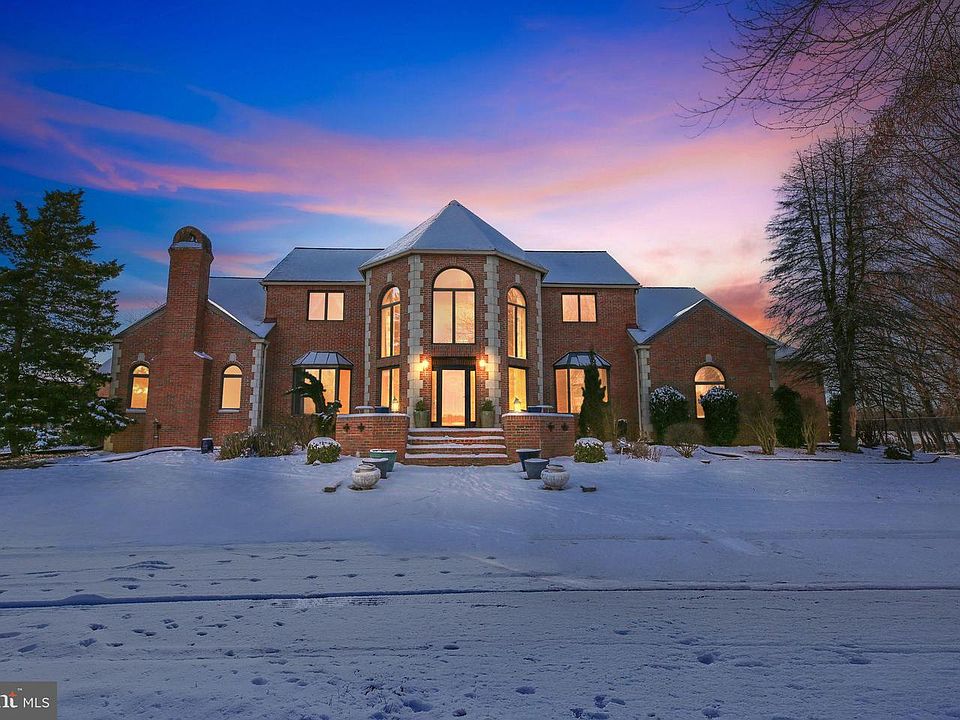 1st image of 52 Phillips Rd