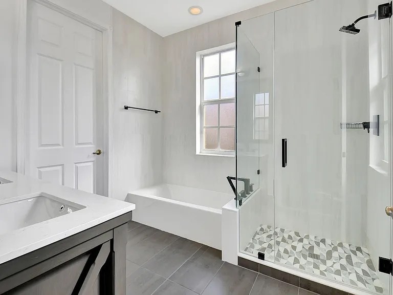 838 NW 83rd Ln — Photo 30