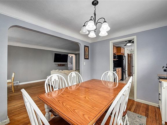 4th image of 24275 Smith Ave