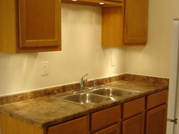 4th image of 229 W Washington St APT 204