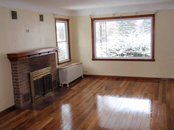 Living Room w/ Fireplace