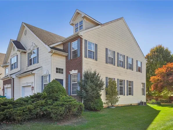 5627 Spring Ridge Dr W, Macungie, PA 18062