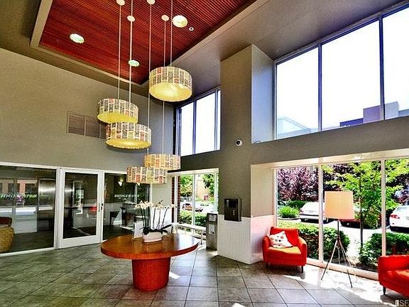 Entrance Lobby with 24-hour doorman