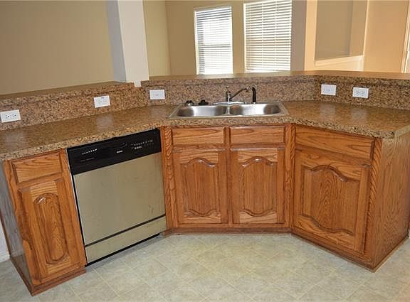 3rd image of 1511 Nathan Cir