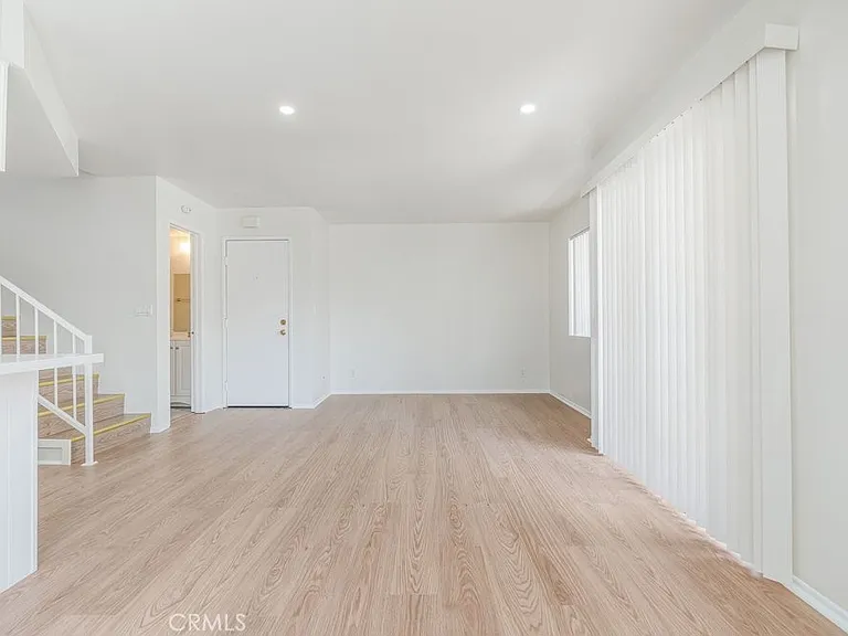 1129 Linden Ave #1 — Photo 6