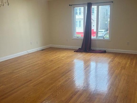 4th image of 12 Cliff Hill Pl