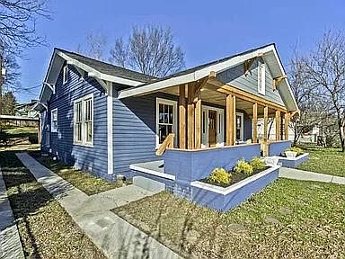 2nd image of 1939 Woodbine Ave