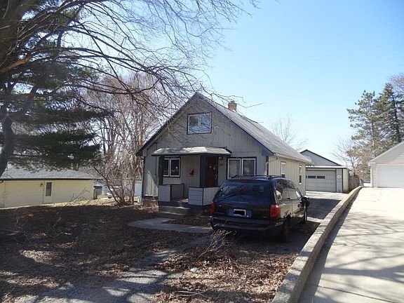2nd image of 1915 Eastmoreland Ave