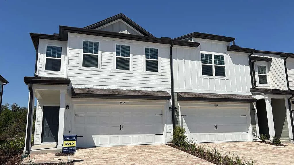 3 bed, 2.5 bath, 1662 sqft, $2,500 — Photo 2