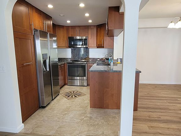 4th image of 10360 Ridgewater Ln