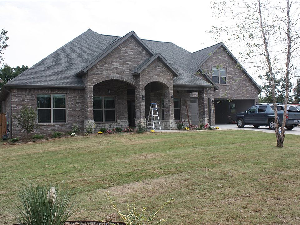 1st image of 702 NE Green Creek Cv