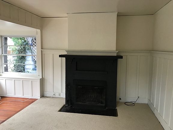 3rd image of 431 De La Vina St