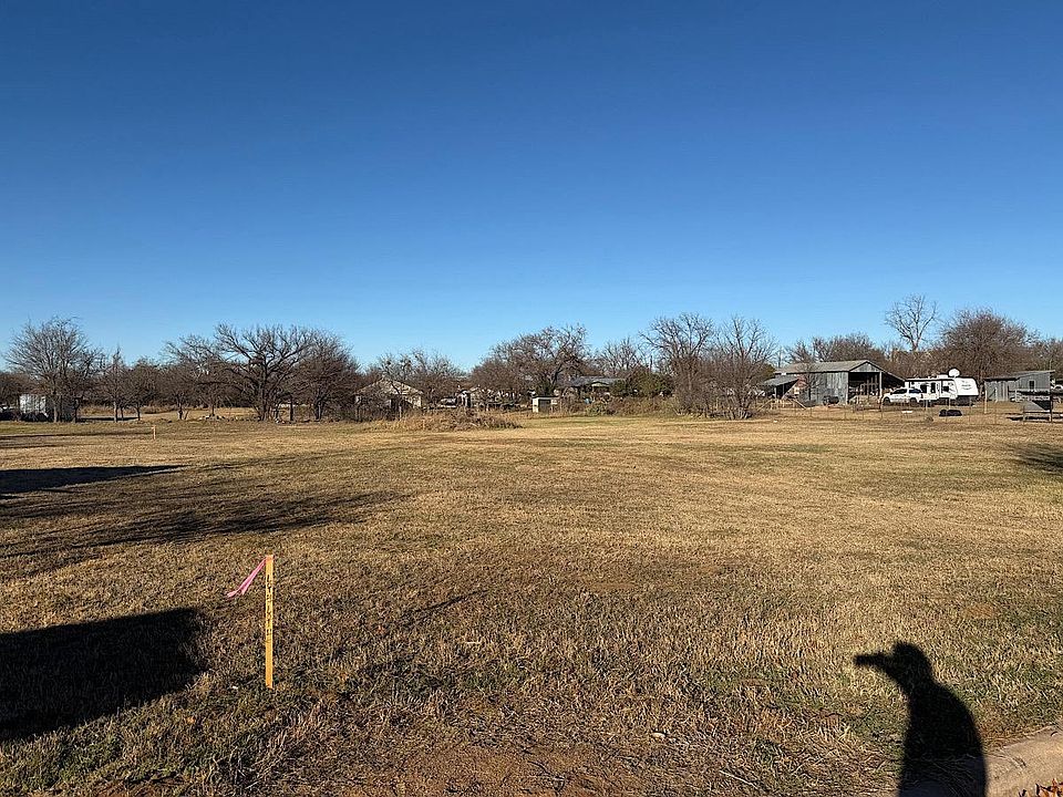1st image of 605 E Green