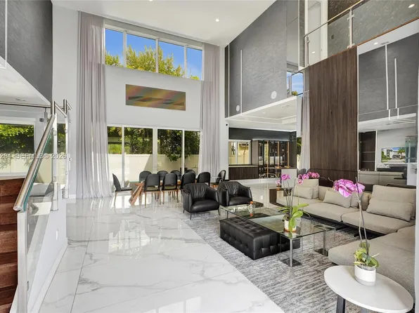 10223 NW 75th Ter, Doral, FL 33178