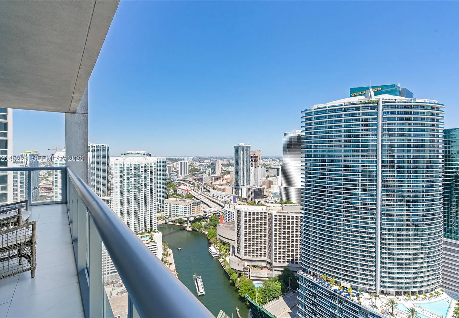 Iconbrickell Condo No 1 — Photo 3